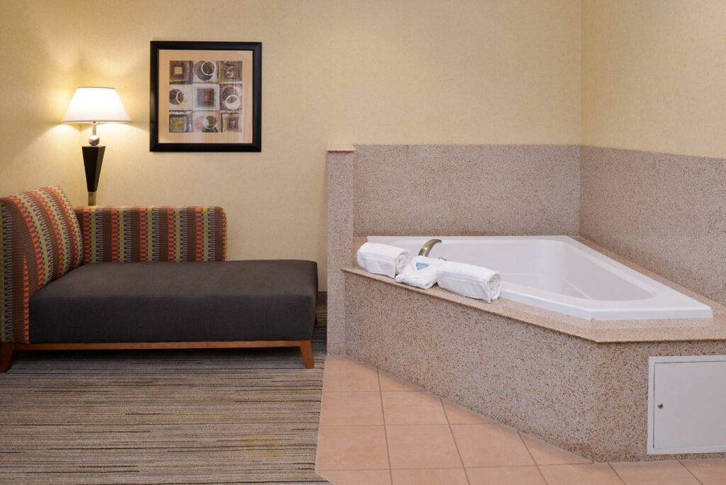 Holiday Inn Express & Suites Nampa – Idaho Center, an IHG Hotel