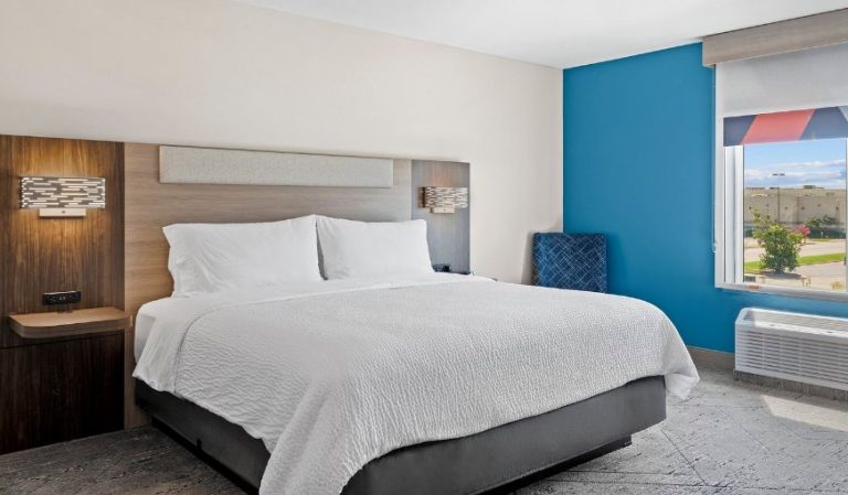 Holiday Inn Express & Suites Tulsa South Bixby, an IHG Hotel