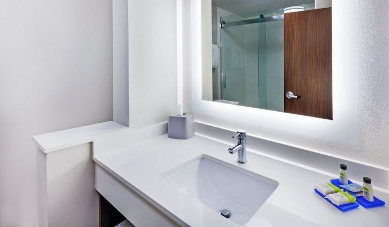 Holiday Inn Express & Suites Tulsa South – Woodland Hills, an IHG Hotel