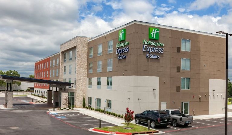 Holiday Inn Express & Suites Tulsa South – Woodland Hills, an IHG Hotel