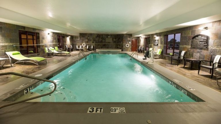 Holiday Inn Express & Suites Clinton, an IHG Hotel