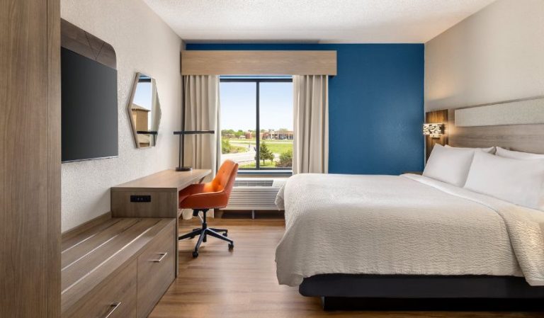 Holiday Inn Express & Suites Indianapolis W – Airport Area, an IHG Hotel