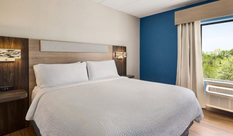 Holiday Inn Express & Suites Indianapolis W – Airport Area, an IHG Hotel