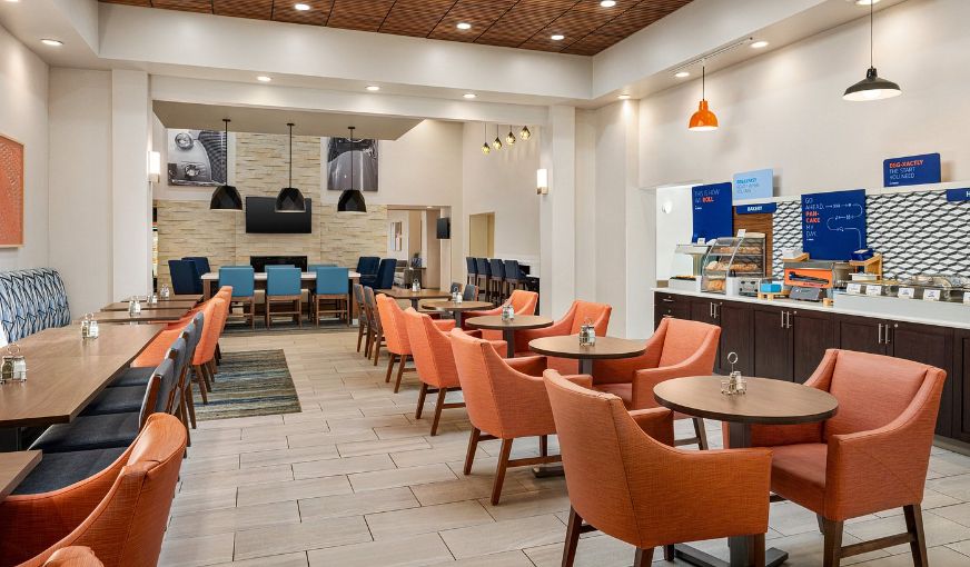 Holiday Inn Express & Suites Indianapolis W – Airport Area, an IHG Hotel, room with private jacuzzi, photo 7
