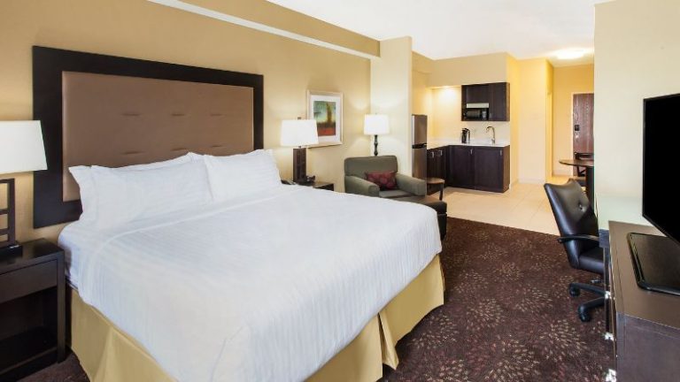 Holiday Inn Express & Suites Sandusky, an IHG Hotel