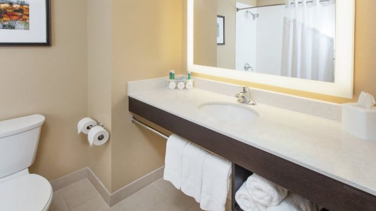 Holiday Inn Express & Suites Sandusky, an IHG Hotel