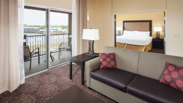 Holiday Inn Express & Suites Sandusky, an IHG Hotel