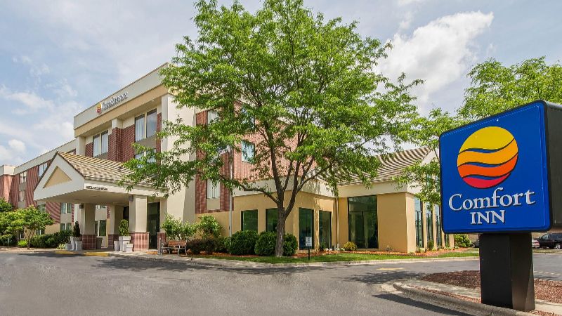 Fairfield by Marriott Inn & Suites Madison South, room with private jacuzzi, photo 8