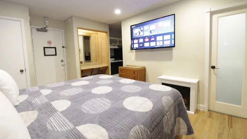 Hyde Park Hotel, room with private jacuzzi, photo 4
