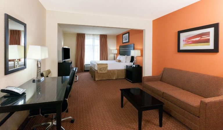 La Quinta Inn & Suites by Wyndham Tulsa Midtown
