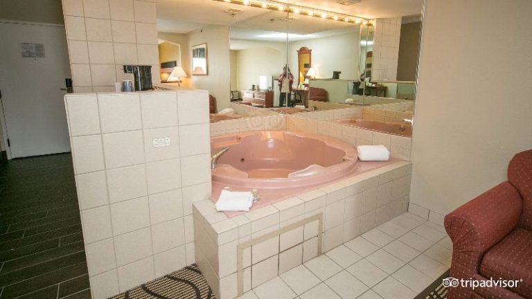 La Quinta Inn by Wyndham Sandusky Near Cedar Point