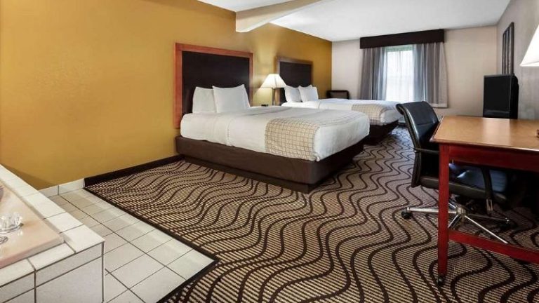 La Quinta Inn by Wyndham Sandusky Near Cedar Point