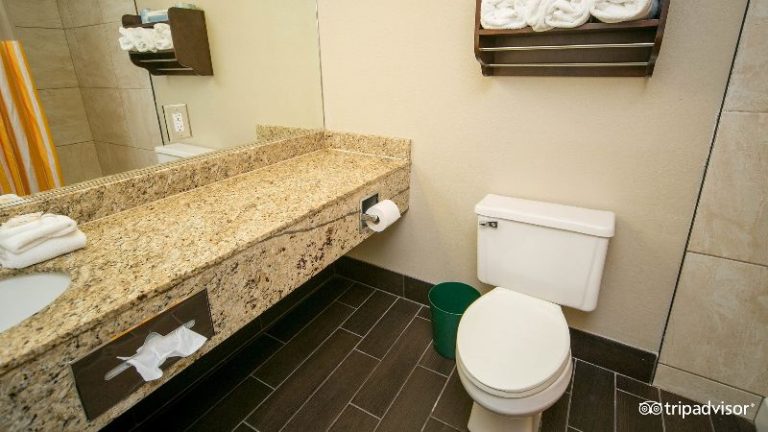 La Quinta Inn by Wyndham Sandusky Near Cedar Point