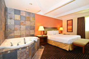 Lexington Inn Suites NW Chicago Elgin - jacuzzi hotel room