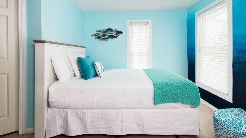 Looking Glass Beachfront Inn, room with private jacuzzi, photo 2