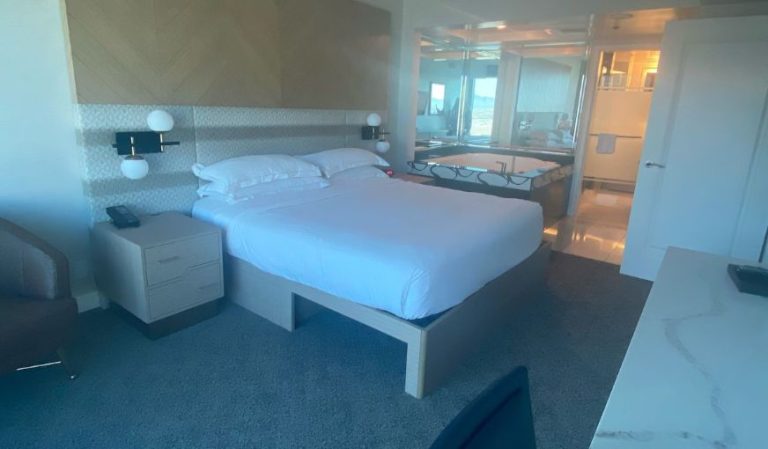 Luxury Suite Center Strip
