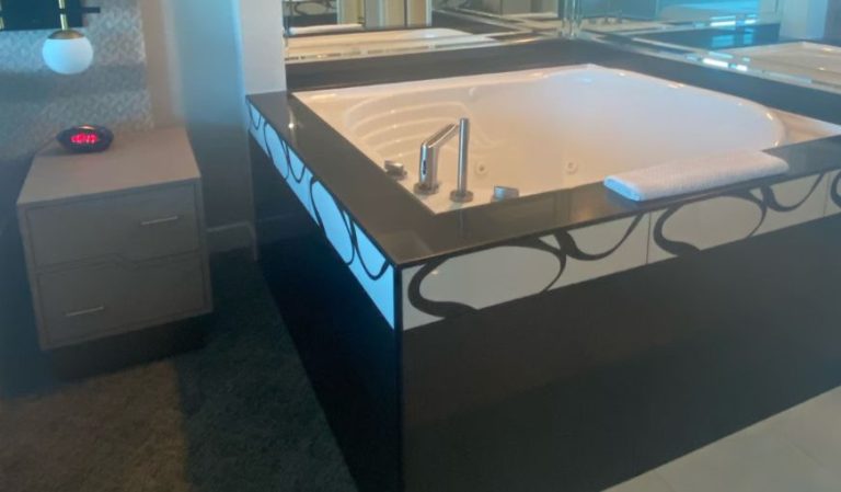 Luxury Suite Center Strip