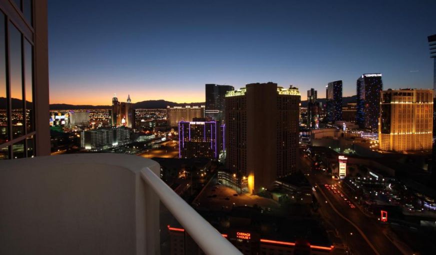 Luxury Suites International At The Signature, room with private jacuzzi, photo 6
