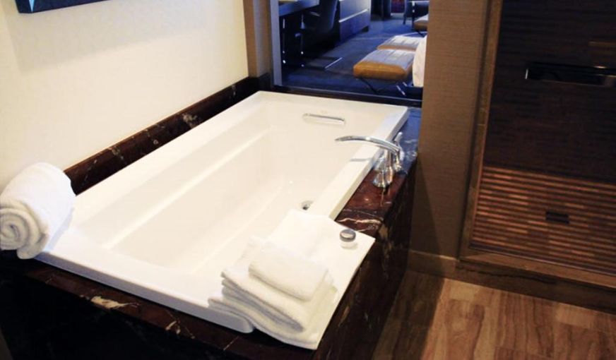 M Resort Spa & Casino, room with private jacuzzi, photo 2