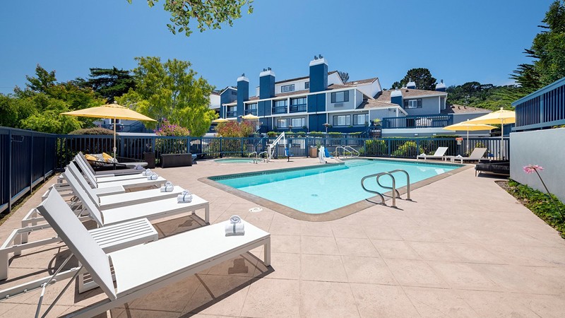 Mariposa Inn and Suites, room with private jacuzzi, photo 3