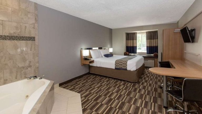 Microtel Inn & Suites by Wyndham Augusta Riverwatch