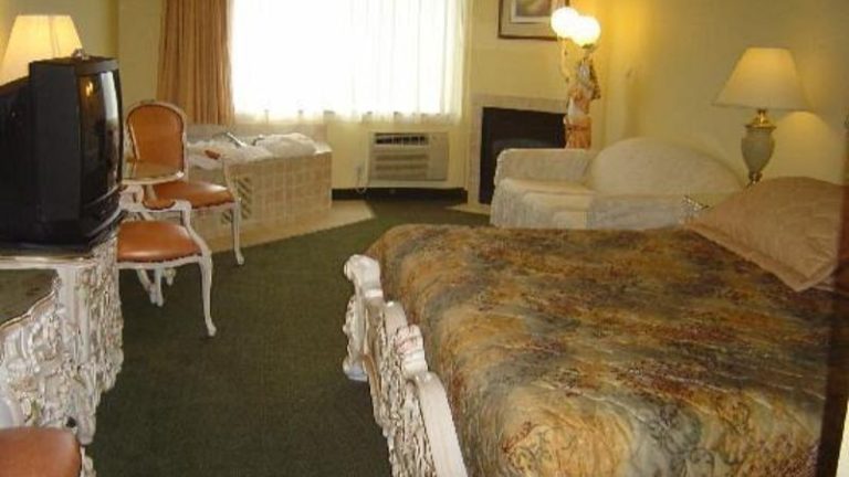 Palace Inn & Suites