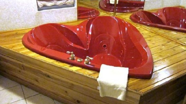 Pocono Night Lodge