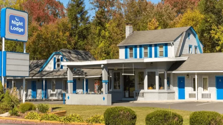 Pocono Night Lodge