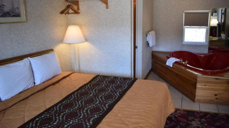 Pocono Night Lodge