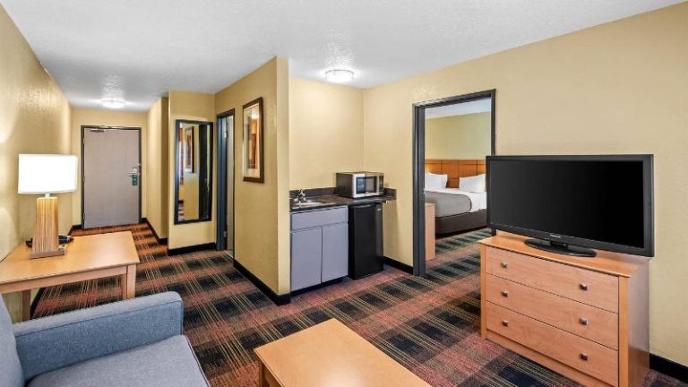 Quality Inn and Suites Des Moines airport