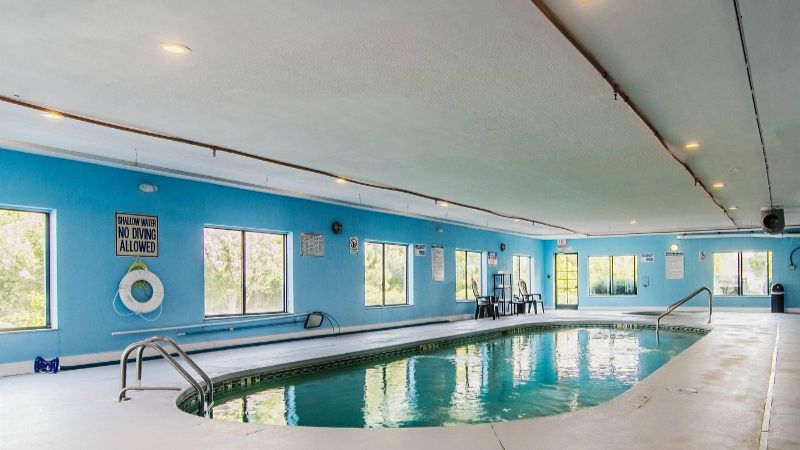 Quality Suites, room with private jacuzzi, photo 6