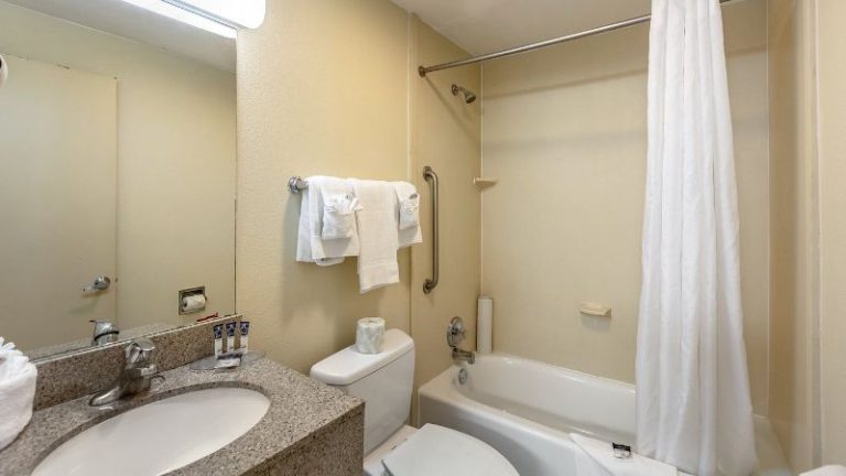 Red Carpet Inn Stamford