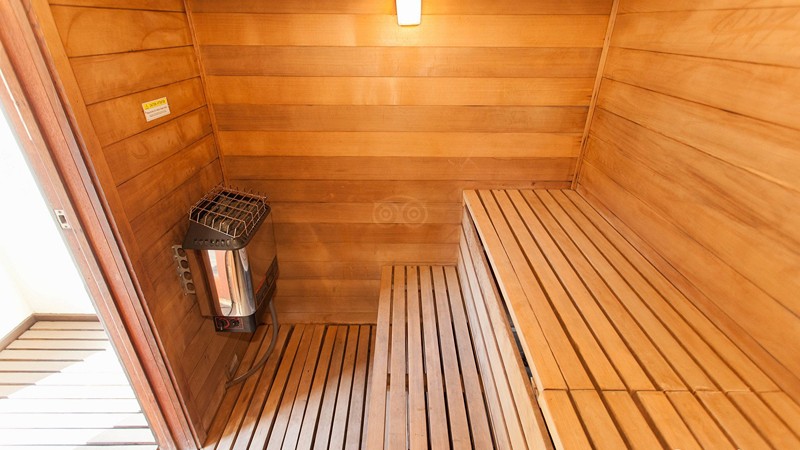 Red Roof Inn & Suites Monterey, room with private jacuzzi, photo 8