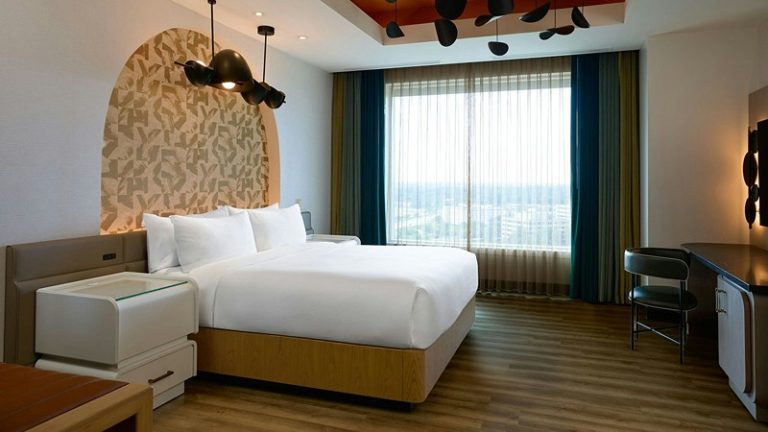 Renaissance Schaumburg Convention Center Hotel