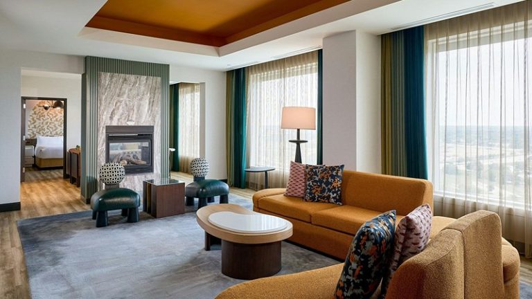 Renaissance Schaumburg Convention Center Hotel