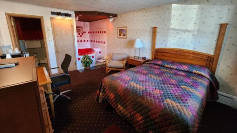 Riviera Motel