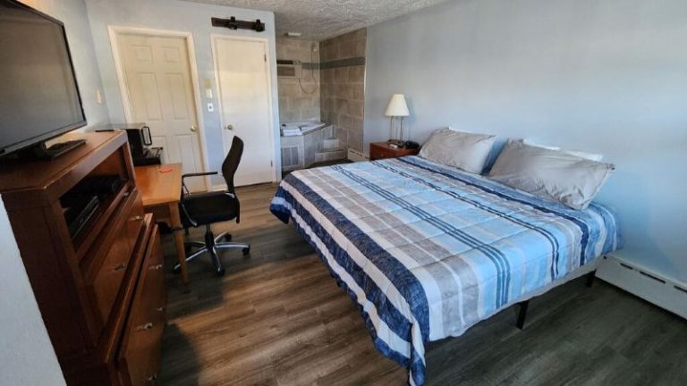 Riviera Motel