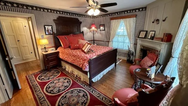 Rosevine Inn Bed & Breakfast and Extended Stay Lodging