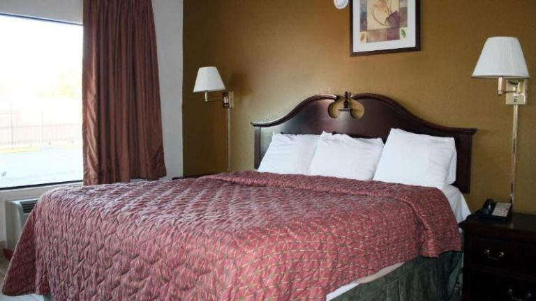 Royal Inn & Suites