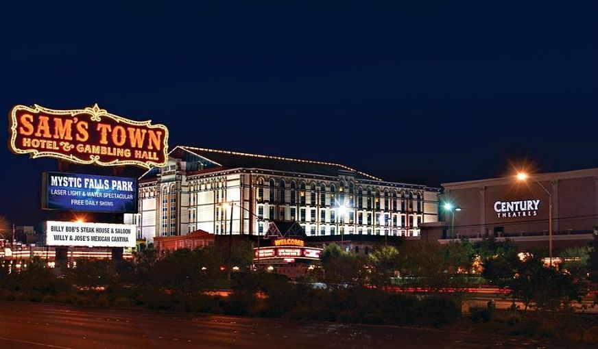 Sam’s Town Hotel & Gambling Hall, room with private jacuzzi, photo 6