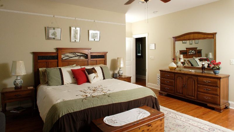 Seven Oaks Inn Bed and Breakfast, room with private jacuzzi, photo 3