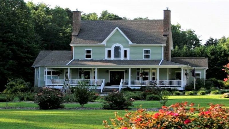 Seven Oaks Inn Bed and Breakfast, room with private jacuzzi, photo 5