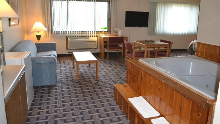 Sky Lodge Inn & Suites