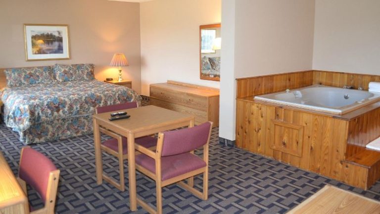Sky Lodge Inn & Suites