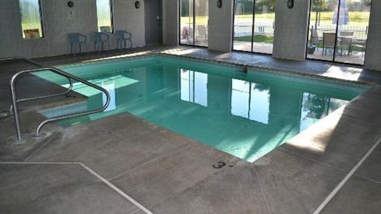 Sky Lodge Inn & Suites