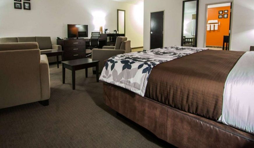 Sleep Inn & Suites And Conference Center Downtown, room with private jacuzzi, photo 4