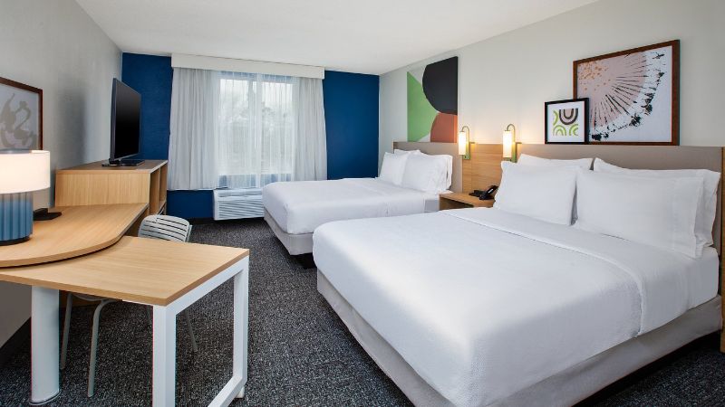 Spark By Hilton Walker Grand Rapids North, room with private jacuzzi, photo 2