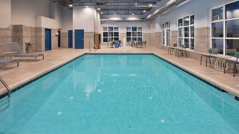 Spark By Hilton Walker Grand Rapids North, room with private jacuzzi, photo 6