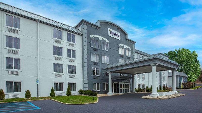 Spark By Hilton Walker Grand Rapids North, room with private jacuzzi, photo 8