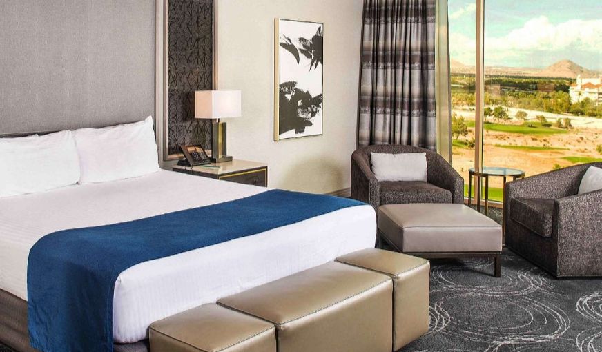 Suncoast Hotel and Casino, room with private jacuzzi, photo 5